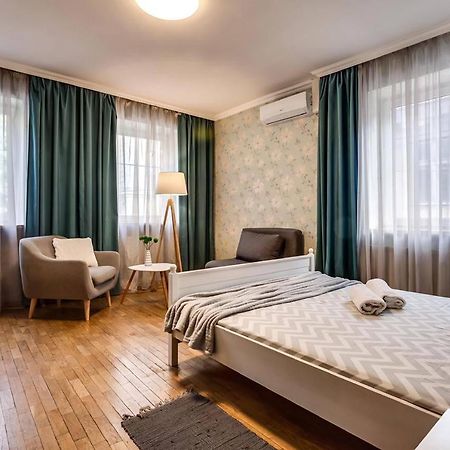 Apartamenty On Knyazya Romana Lwów Zewnętrze zdjęcie