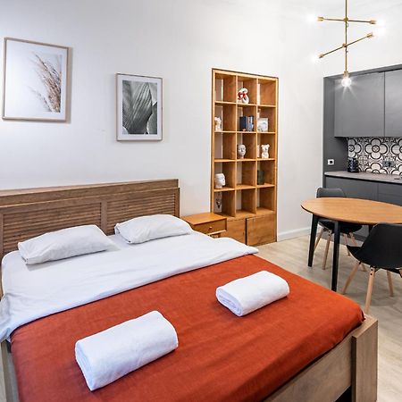 Apartamenty On Knyazya Romana Lwów Zewnętrze zdjęcie