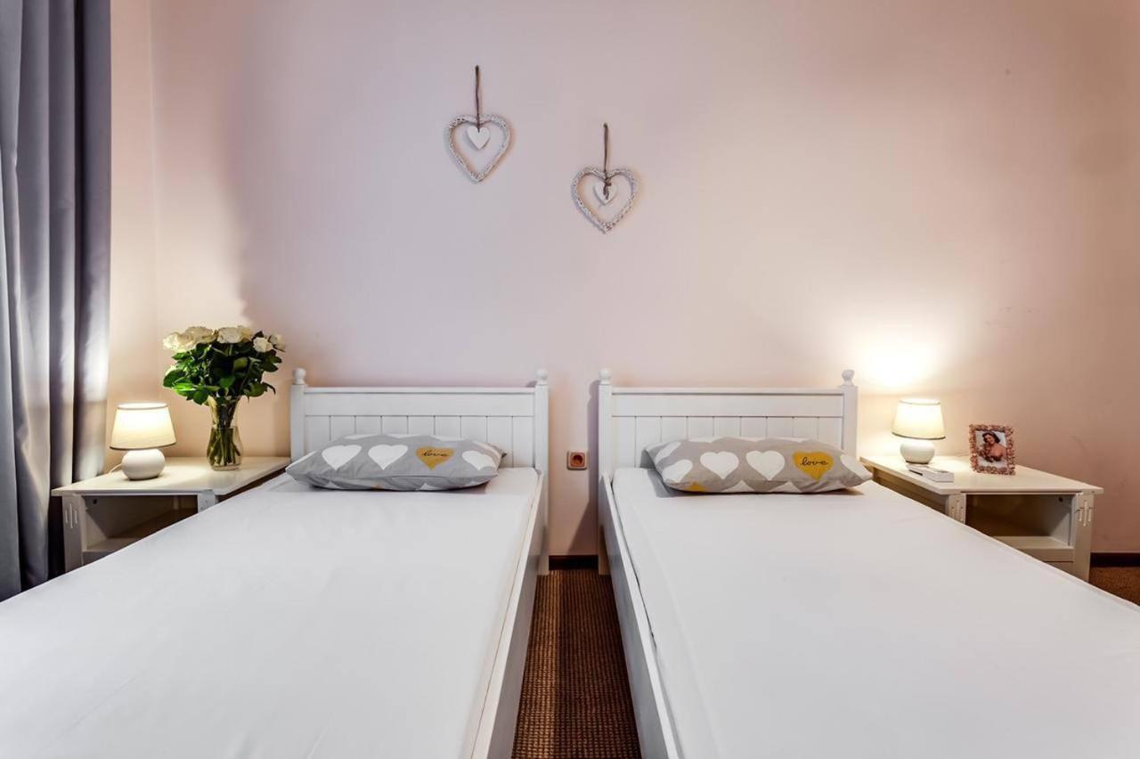 Apartamenty On Knyazya Romana Lwów Zewnętrze zdjęcie