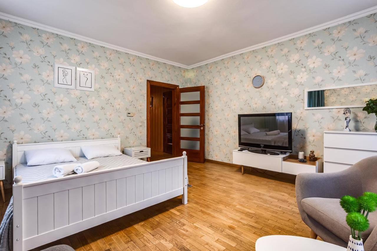 Apartamenty On Knyazya Romana Lwów Zewnętrze zdjęcie