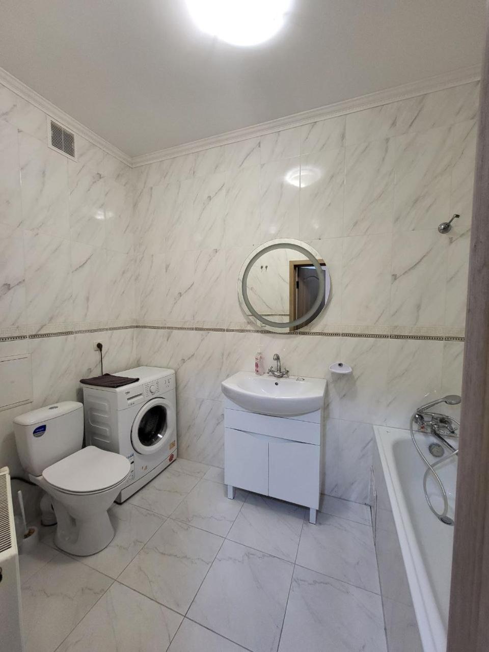 Apartamenty On Knyazya Romana Lwów Zewnętrze zdjęcie