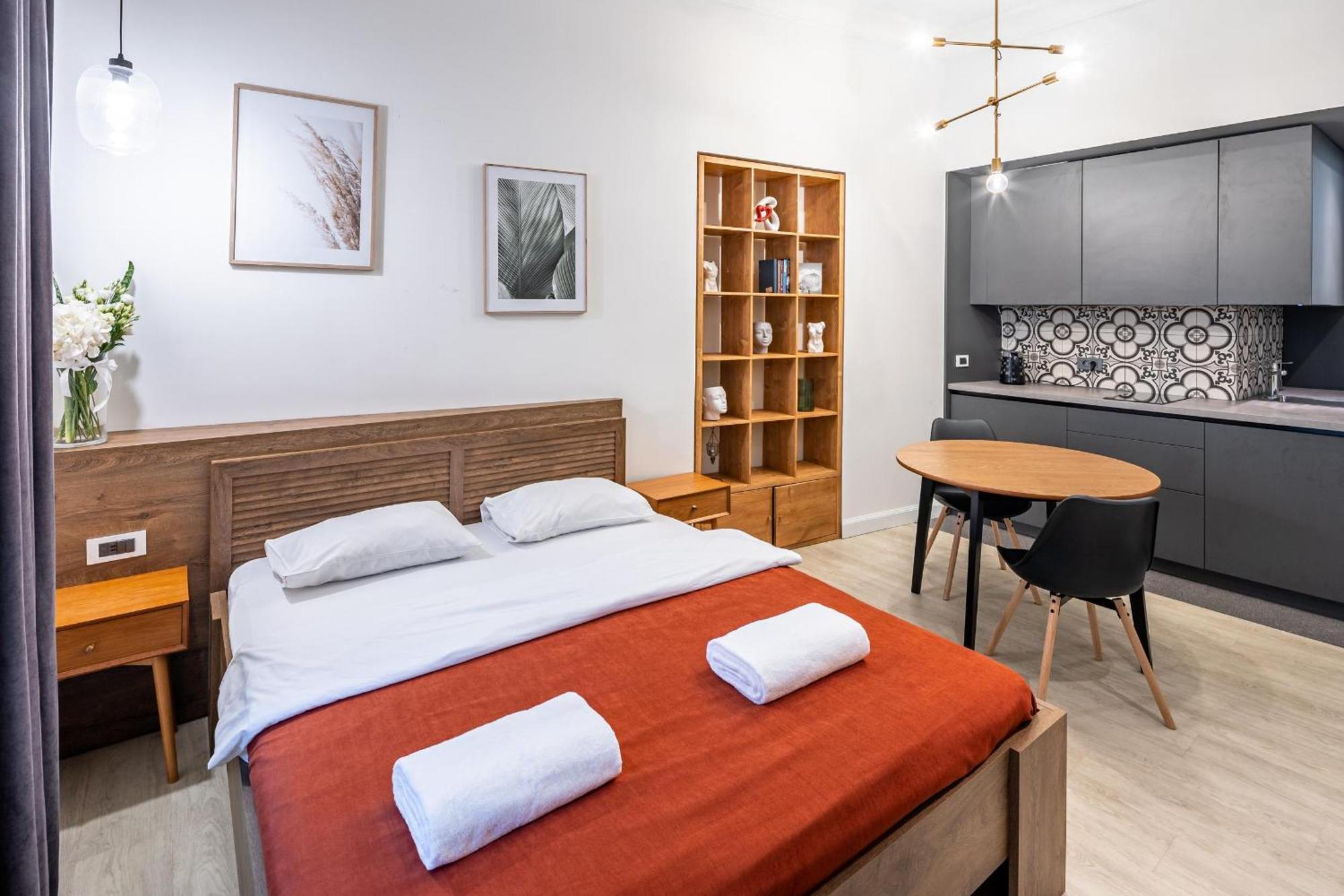 Apartamenty On Knyazya Romana Lwów Zewnętrze zdjęcie