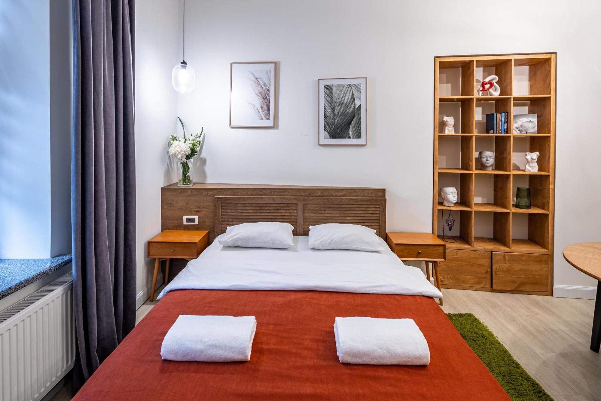 Apartamenty On Knyazya Romana Lwów Zewnętrze zdjęcie
