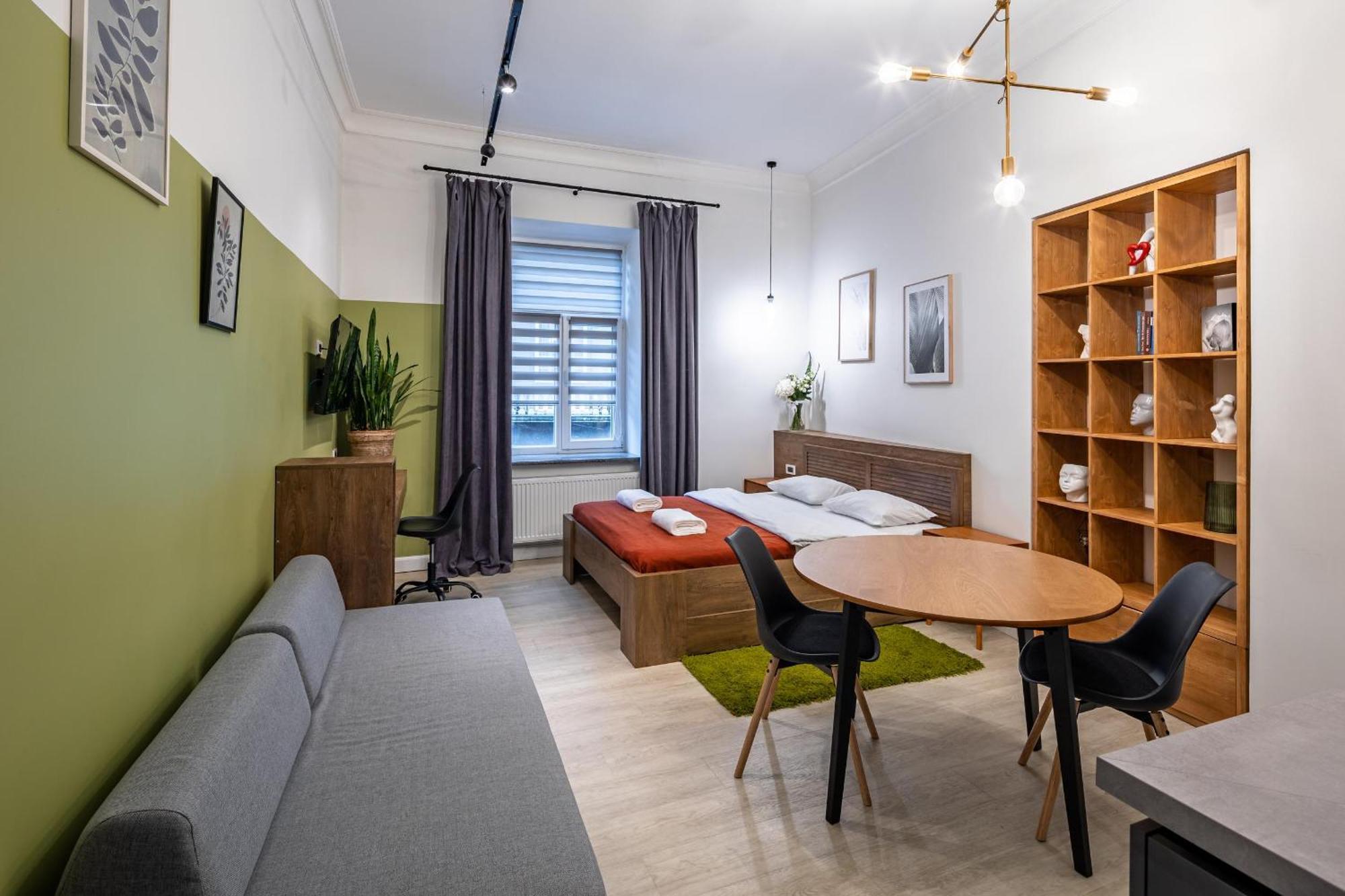Apartamenty On Knyazya Romana Lwów Zewnętrze zdjęcie