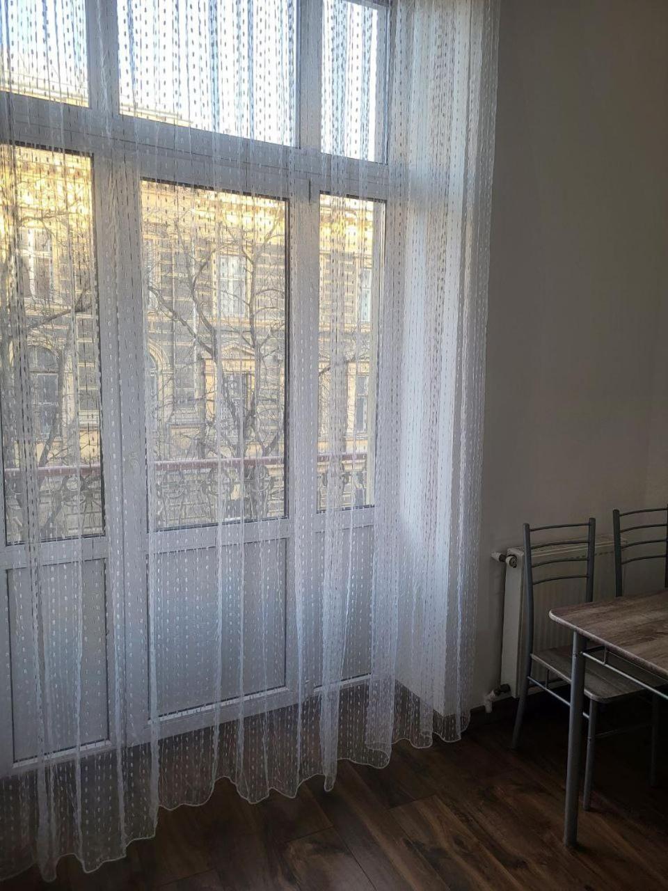 Apartamenty On Knyazya Romana Lwów Zewnętrze zdjęcie