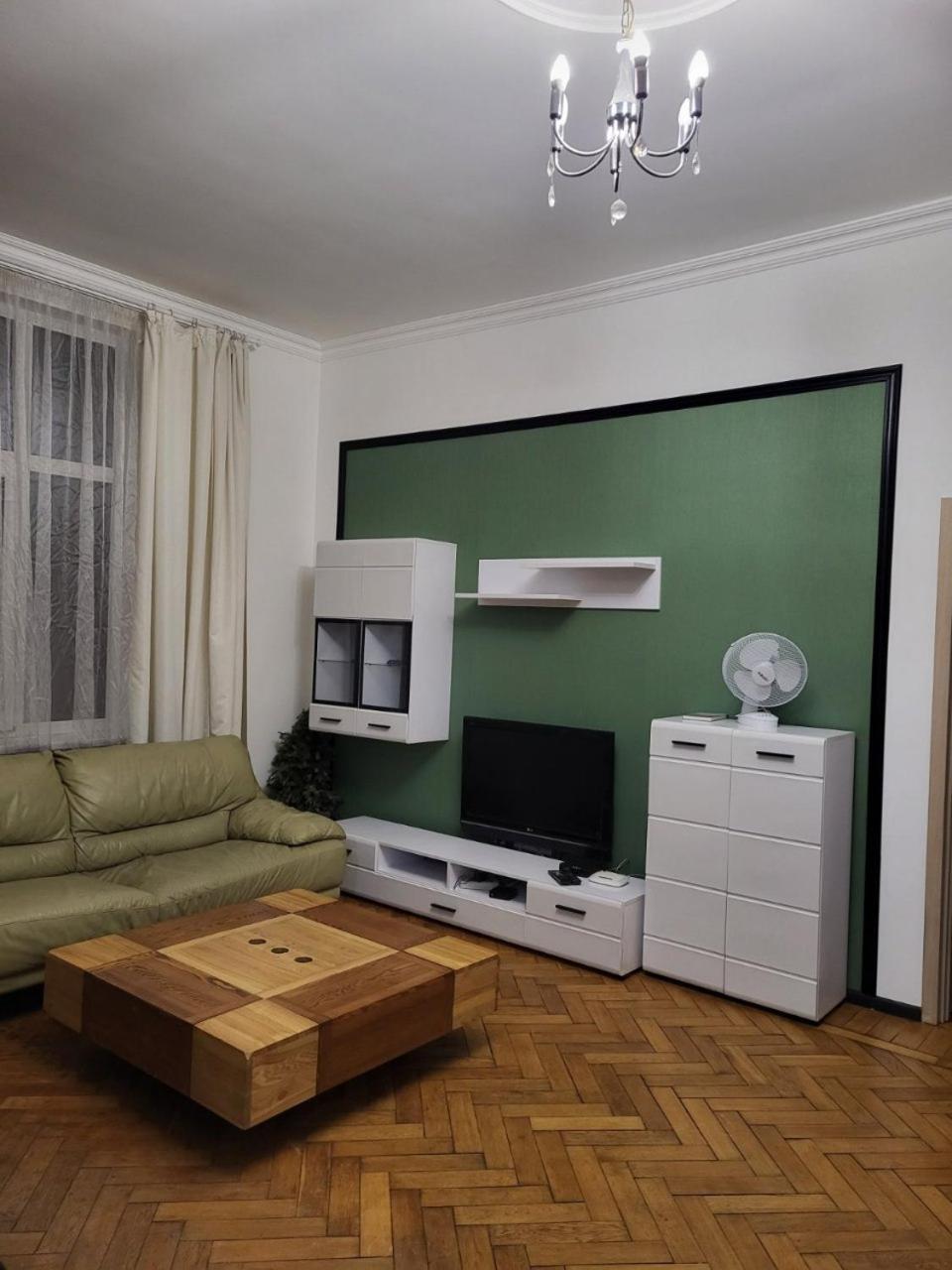 Apartamenty On Knyazya Romana Lwów Zewnętrze zdjęcie