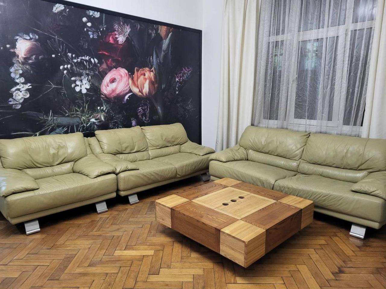 Apartamenty On Knyazya Romana Lwów Zewnętrze zdjęcie